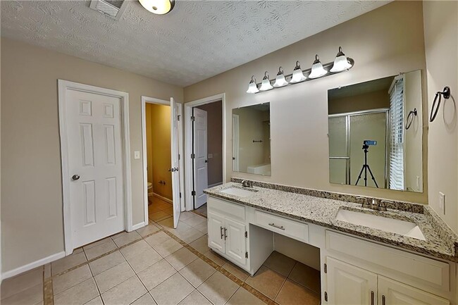 Building Photo - 10010 Feather Sound Ct