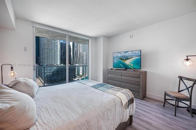 Building Photo - 500 Brickell Ave