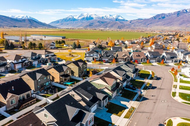 Building Photo - Single Family Home with Private Yard in Heber