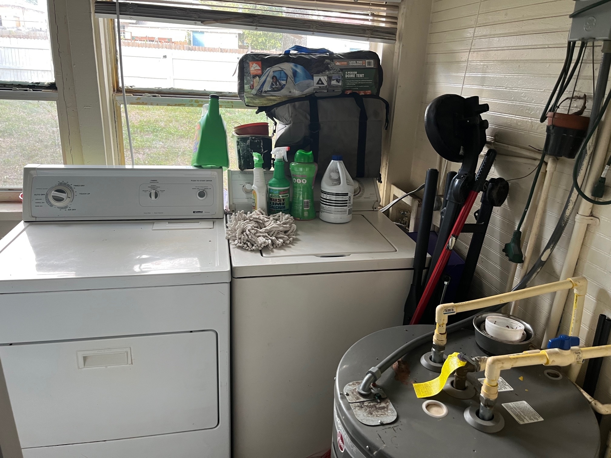 Building Photo - 821 Newton Ave S