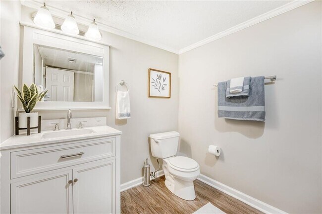 Building Photo - 136 River Walk