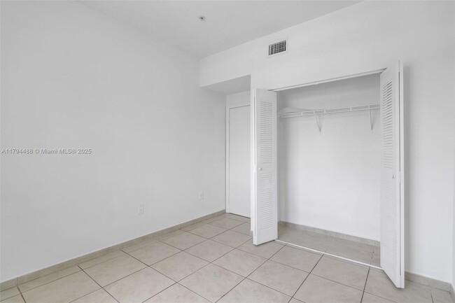 Building Photo - 7280 NW 114th Ave