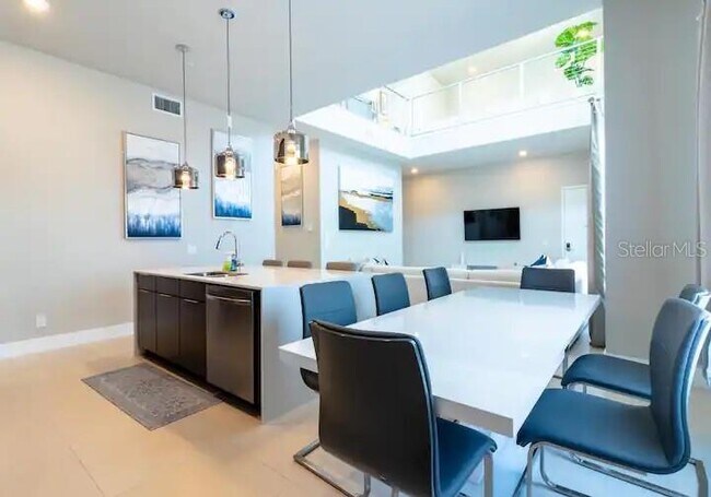 Building Photo - 7740 Sandy Ridge Dr