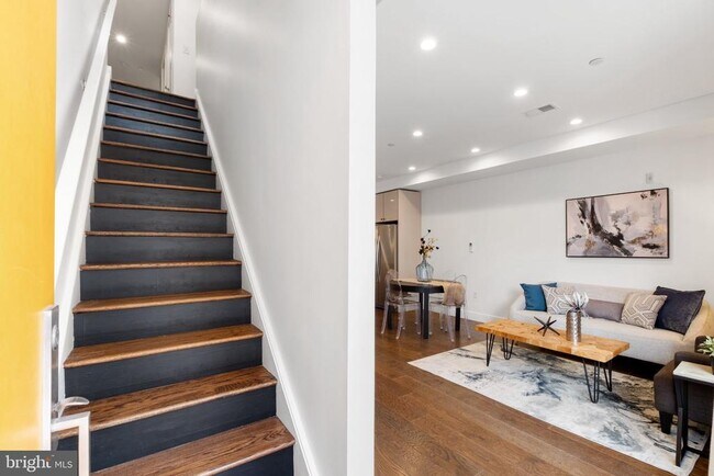 Building Photo - 2019 Blair St