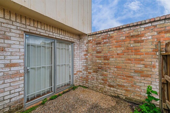 Building Photo - 9200 W Bellfort Ave