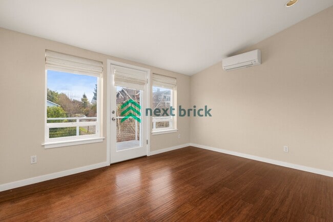 Building Photo - 3 BED & 3 BATH SINGLE FAMILY HOUSE FOR RENT