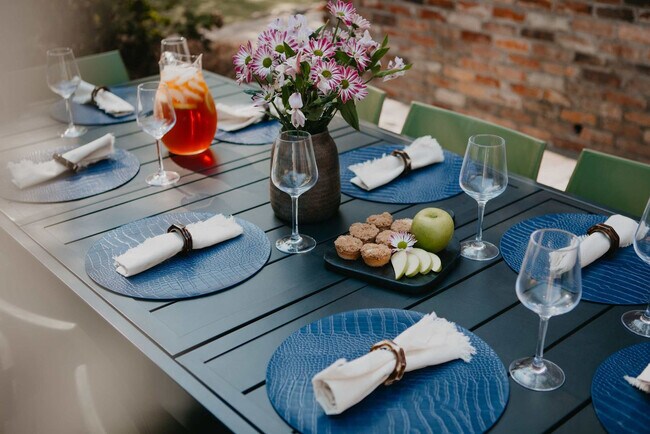 Building Photo - 946 Magnolia St SE