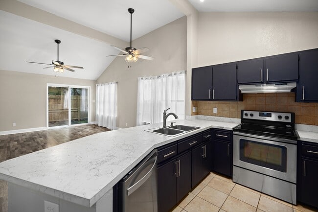 Building Photo - 3045 Yorktown Cir