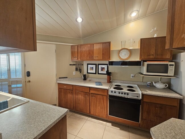 Building Photo - 37800 Da Vall Dr