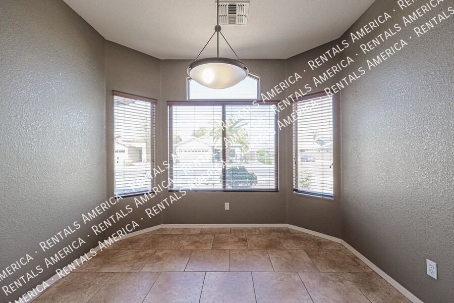 Building Photo - 12823 W Modesto Dr