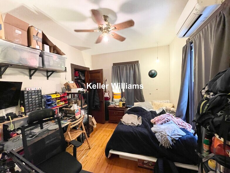 Building Photo - 67 Hillside St