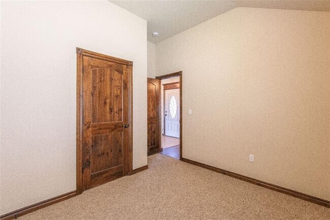 Building Photo - 12108 Chesterfield Ln