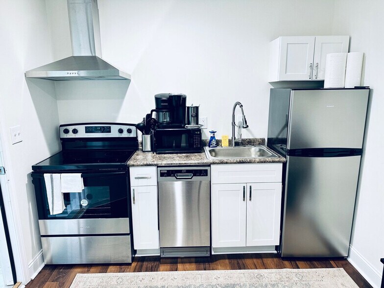 Building Photo - 107 David St