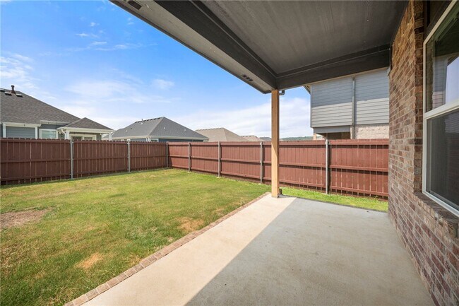 Building Photo - 3844 Pinecrest St