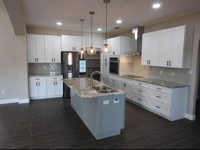 Building Photo - 400 Pitaya Ln