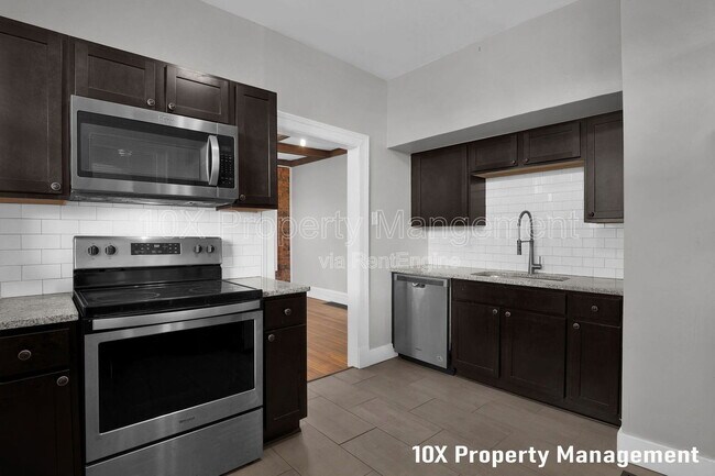 Building Photo - 382 Carpenter St