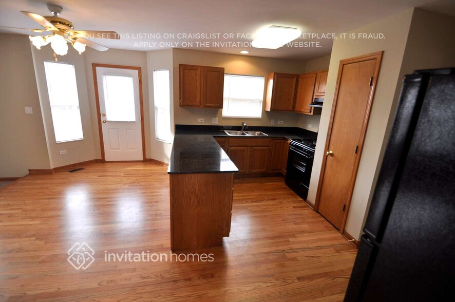 Building Photo - 1420 Lily Cache Ln