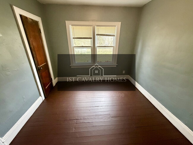 Building Photo - 578 Hoye Ave