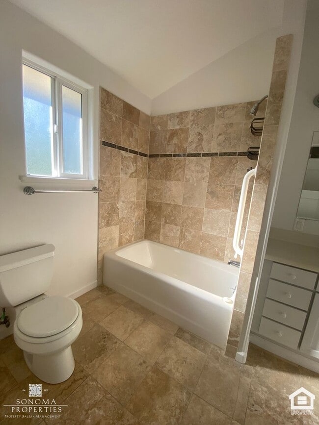 Building Photo - Updated 3bd+ Home In Glen Ellen