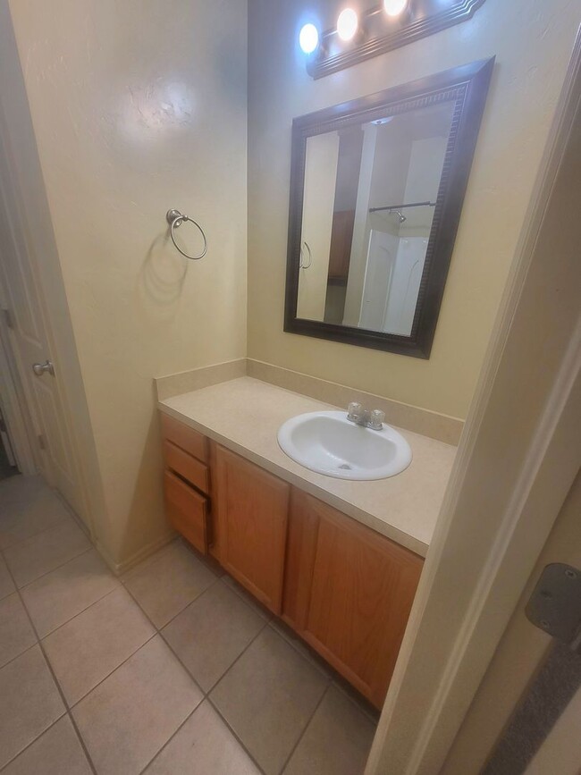 Building Photo - Welcome Home!!