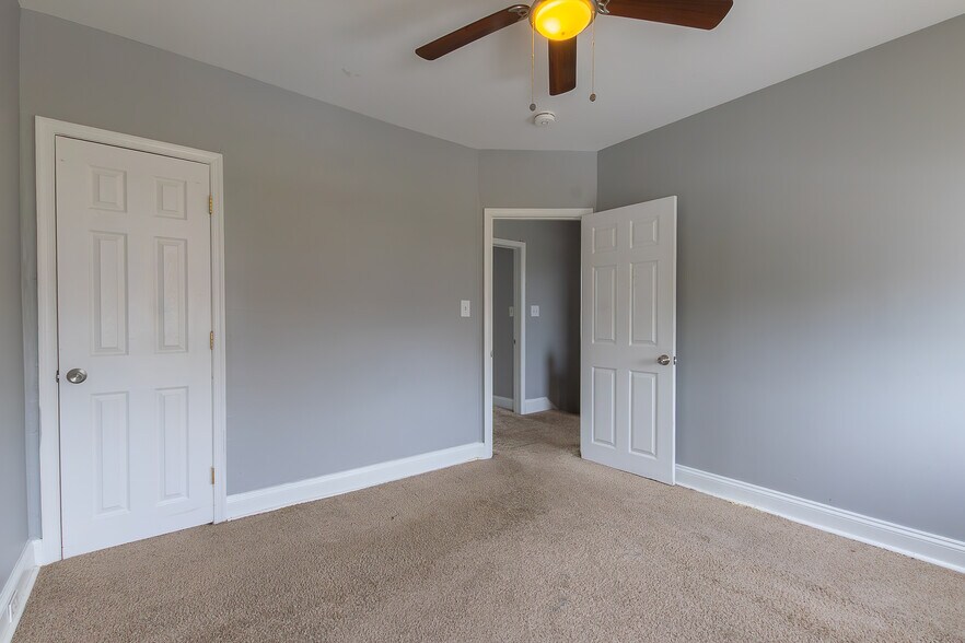 Building Photo - 3063 Mayfield Ave