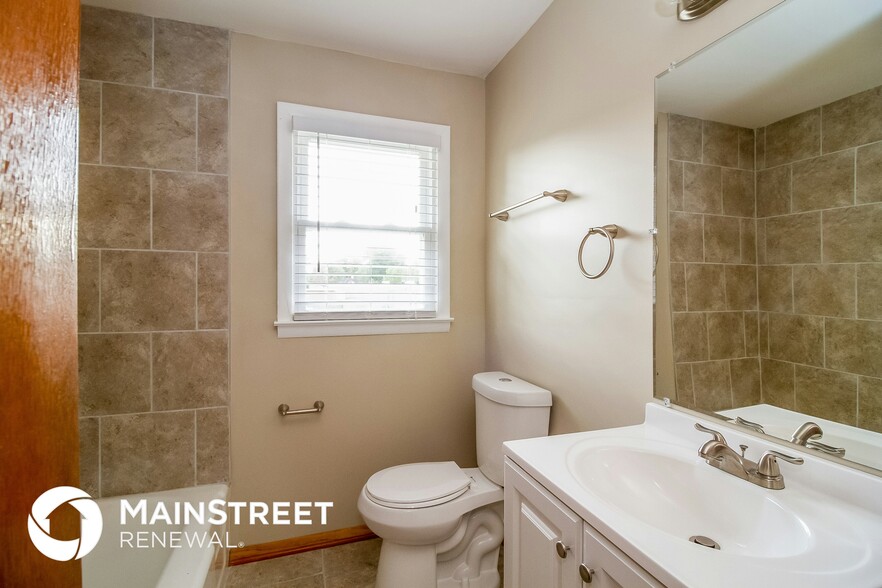 Building Photo - 2320 Embassy Ln