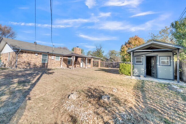 Building Photo - AVAILABLE NOW! (SECTION 8 ACCEPTED)