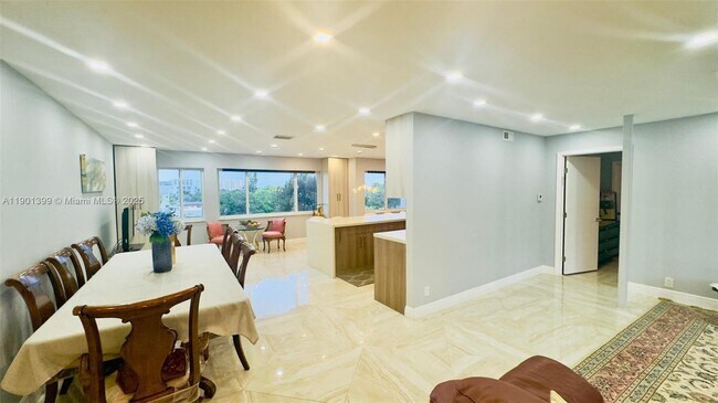 Building Photo - 329 SE 3rd St