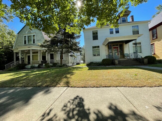 White House on the right - 908 Columbia Ave