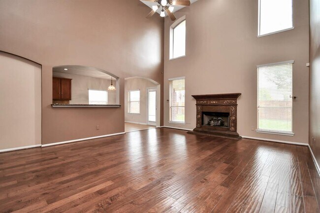 Building Photo - 2523 Sunstone Ln