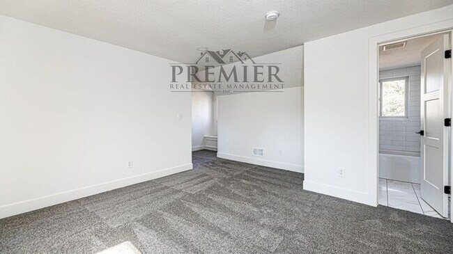 Building Photo - Stunning Remodeled 4 bedroom / 4 bath-2026...