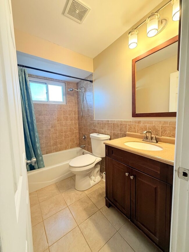 Building Photo - 3 Bedroom Home for rent in Florissant