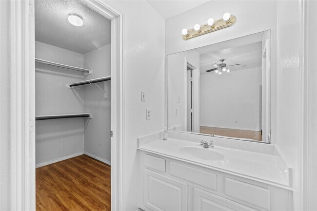 Building Photo - 2106 Hawks Rd