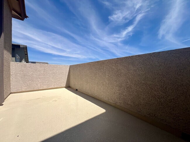 Building Photo - Stunning Newly Built 4-Bedroom, 3-Bathroom Home in Henderson