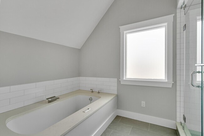 Building Photo - 27 Woodbine St