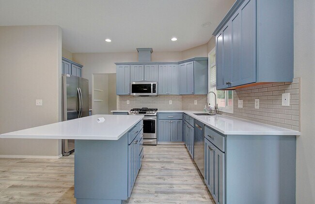 Building Photo - Large 2 Story 4bd 2.5ba Home in Vancouver