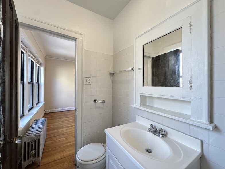 Building Photo - 4646 N Paulina St