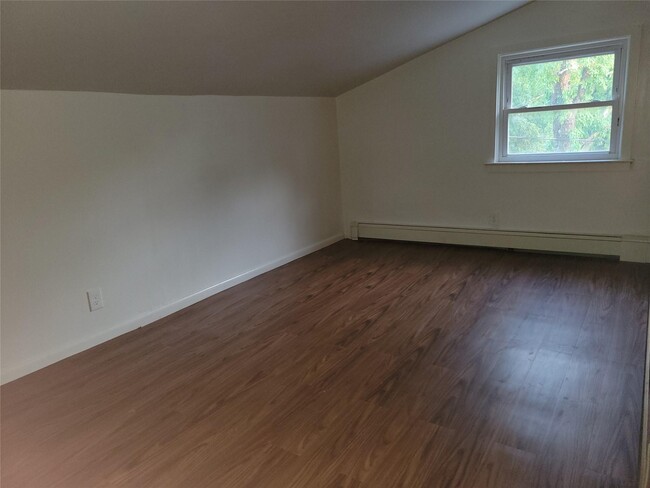 Building Photo - 10 Henning Dr