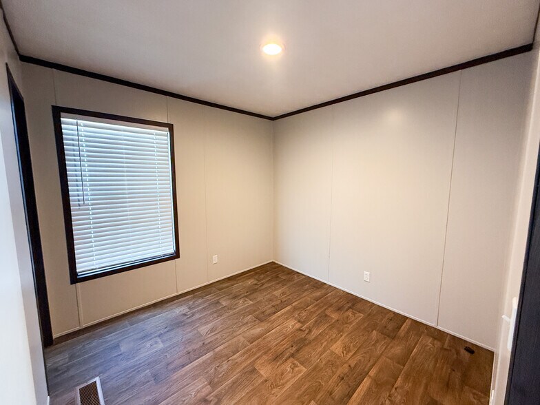 Building Photo - 111 Palomino Dr