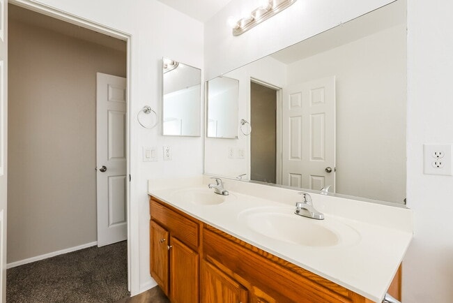Building Photo - 5422 S Dove Valley