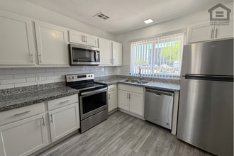 Building Photo - 2Bed/1Bath Updated Apartment at McDowell Rd/16th St! Ready for Immediate Move-In! - CARPORT!