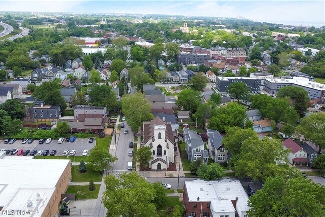 Building Photo - 2130 W 42nd St