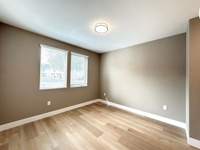 Building Photo - Charleston & 215 Aka Affinity