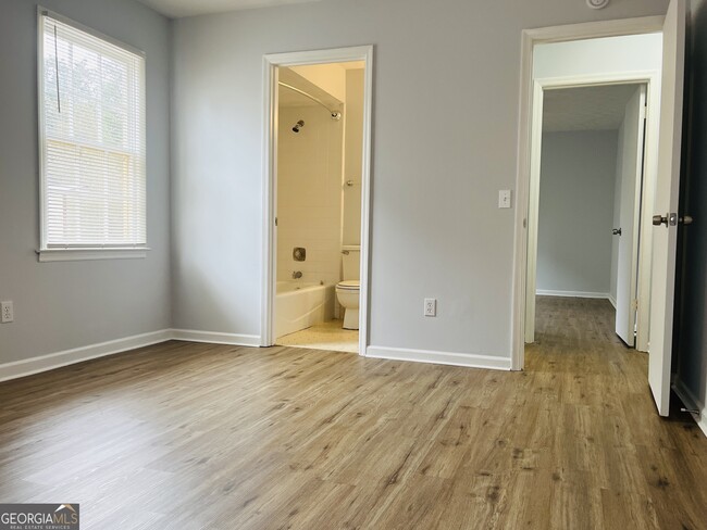 Building Photo - 104 Peachtree Ct