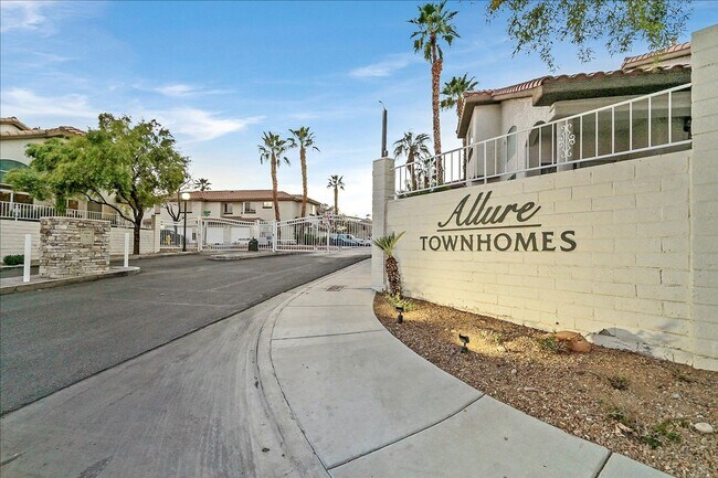 Building Photo - 2 Bedroom, 2 1/2 bath Townhome