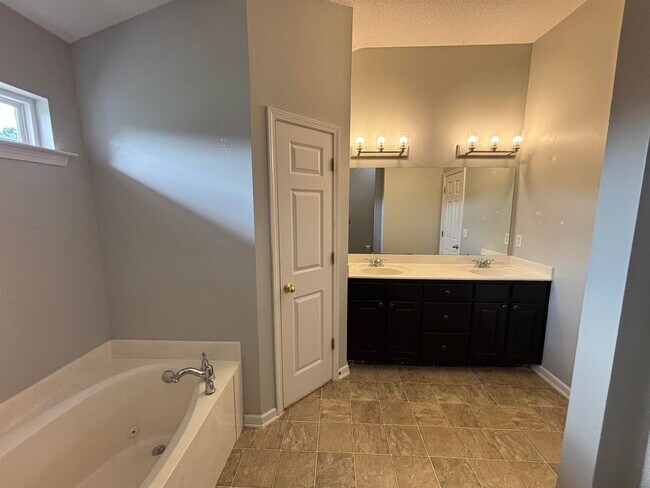Building Photo - 5491 Milton Ridge Dr