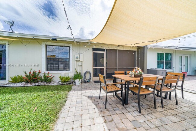 Building Photo - 5400 Lakewood Cir S
