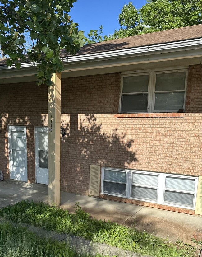 Building Photo - 1179 Tatesbrook Dr