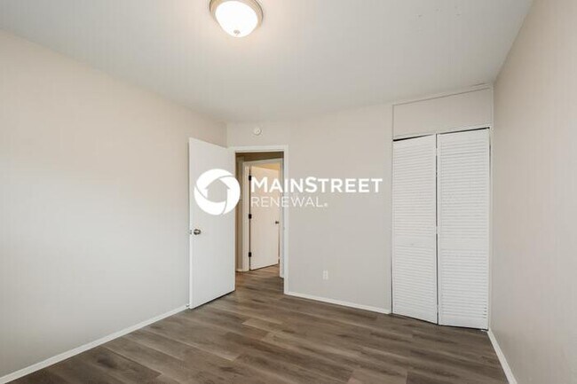 Building Photo - 3 Bedroom Pet-Friendly Home in St. Louis, MO with Main Street Renewal