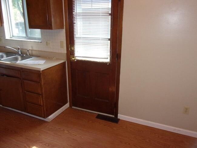 Building Photo - 473 Brentwood Dr